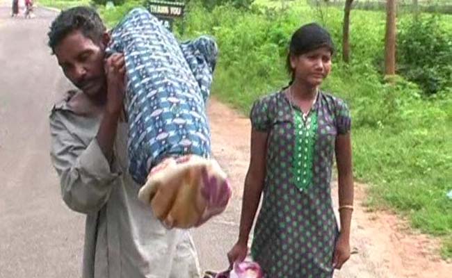 odisha-man-with-carrying-wife-body_650x400_41472118289