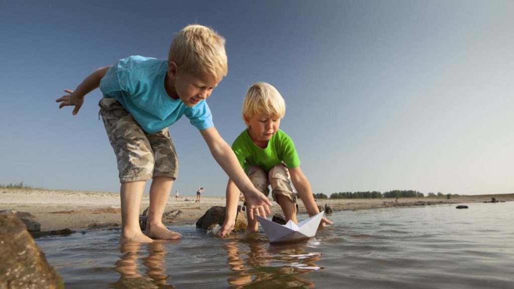 how-to-make-paper-boats-for-kids_5778cbb7-21af-4b0b-9a52-fc62f427a53e